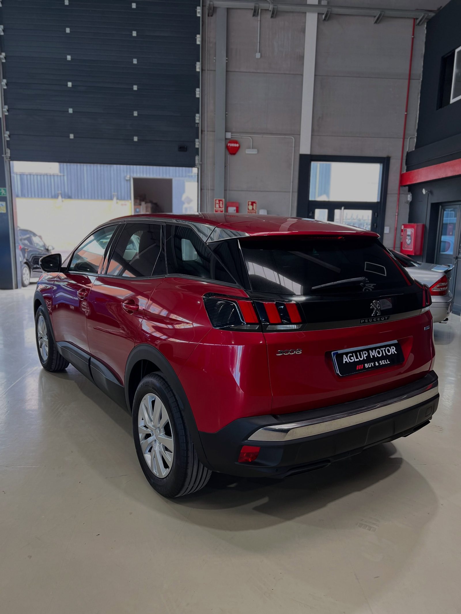 PEUGEOT 3008
